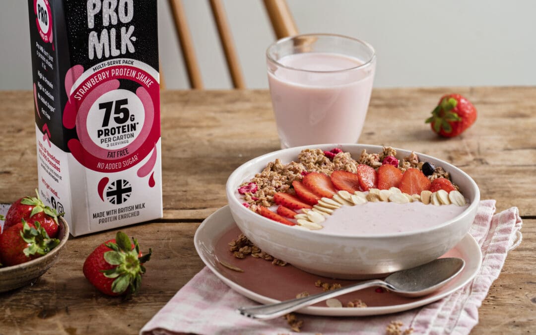 STRAWBERRY PROTEIN SMOOTHIE BOWL